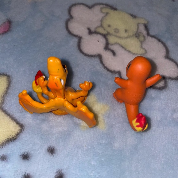 Charizard and Charmander Figures - Picture 4 of 4
